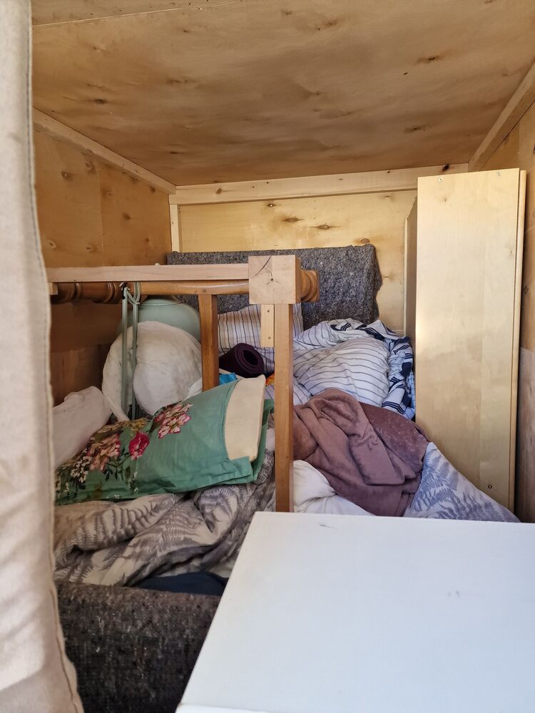 iBidOnStorage.co.uk easyStorage Sussex Auction 16994632084368