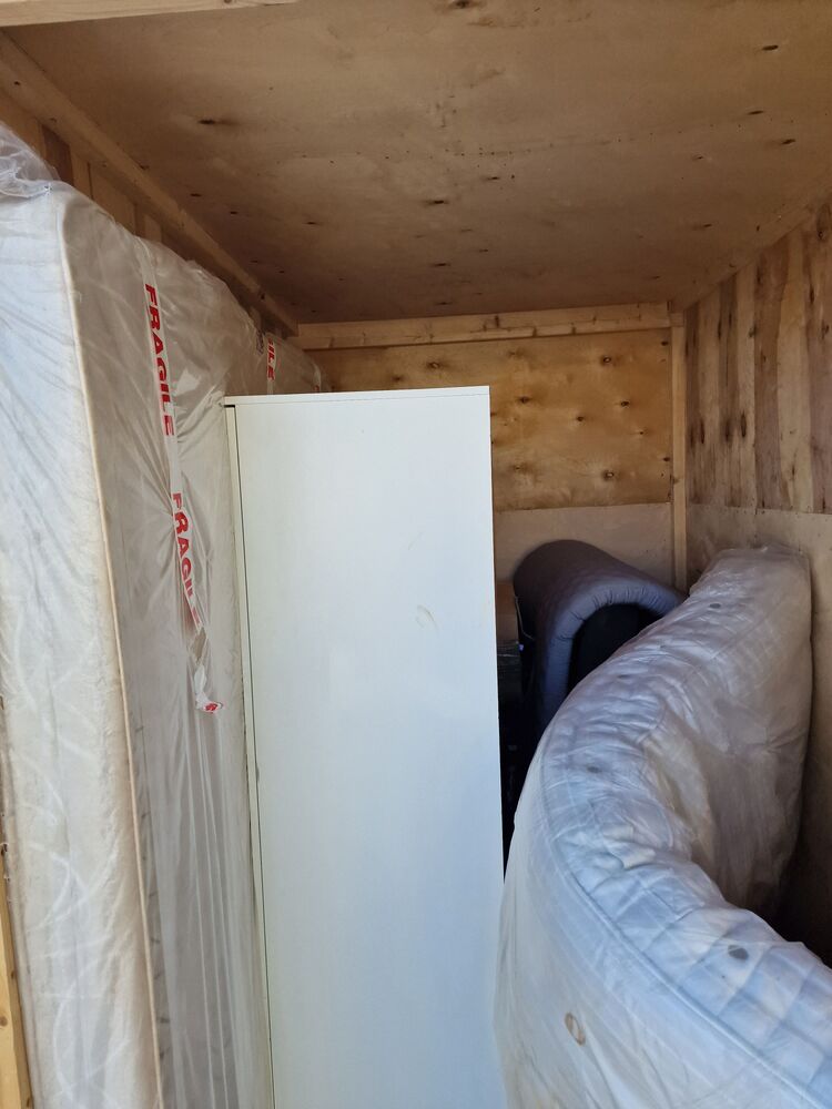 iBidOnStorage.co.uk easyStorage Sussex Auction 16994632084368