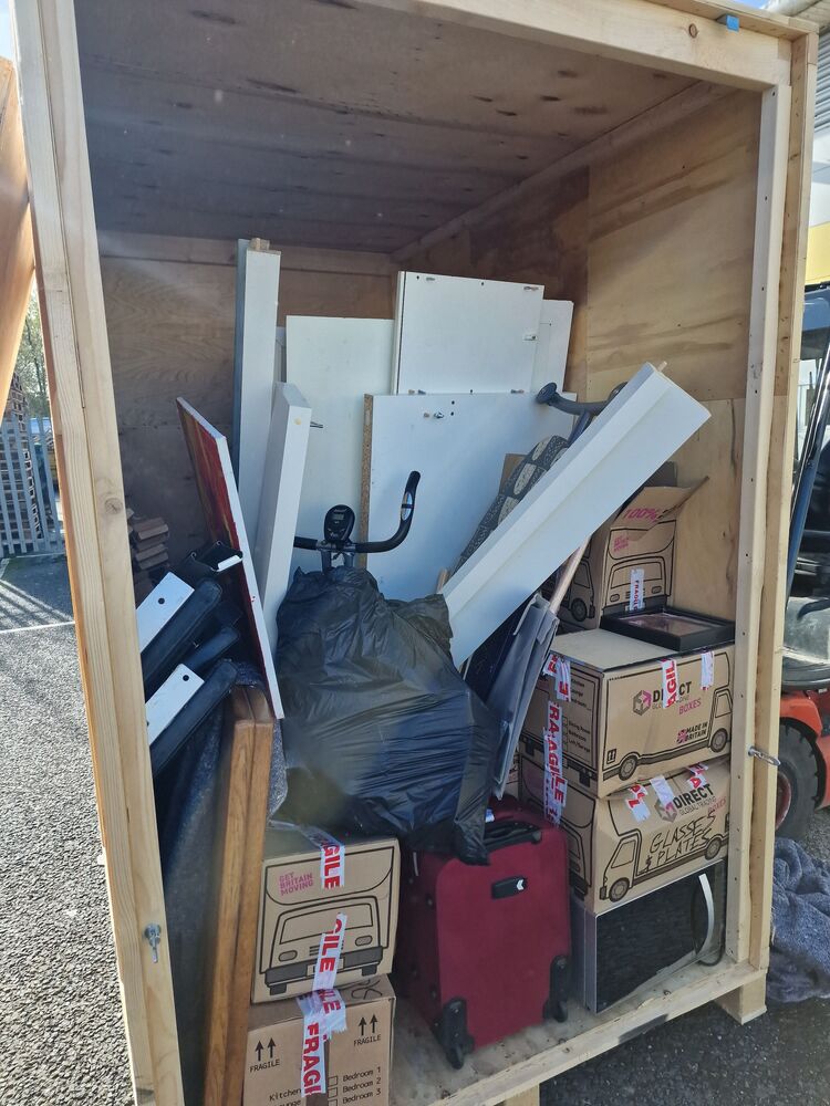 iBidOnStorage.co.uk easyStorage Sussex Auction 16994632084368