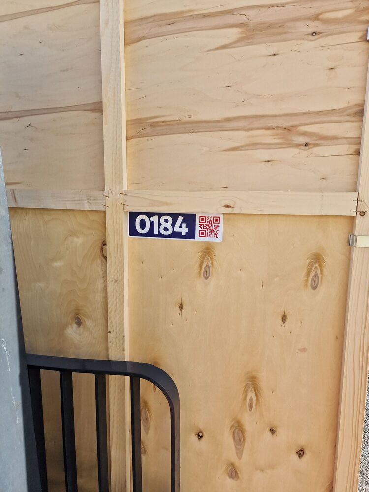 iBidOnStorage.co.uk easyStorage Sussex Auction 16994632084368