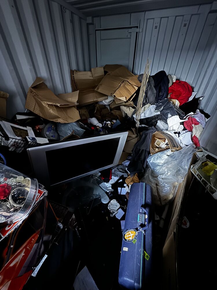 iBidOnStorage.co.uk Pink self storage Ltd Auction 16996071298156