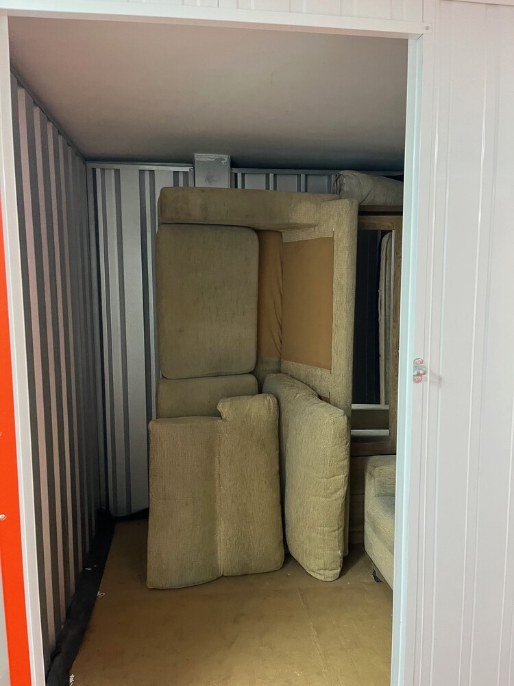 iBidOnStorage.co.uk Self Storage TamesideLtd Auction 17018646206470