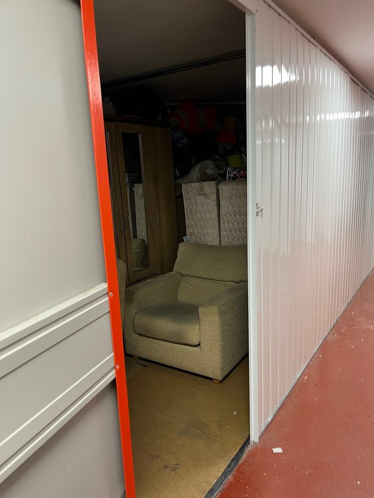 iBidOnStorage.co.uk Self Storage TamesideLtd Auction 17018646206470