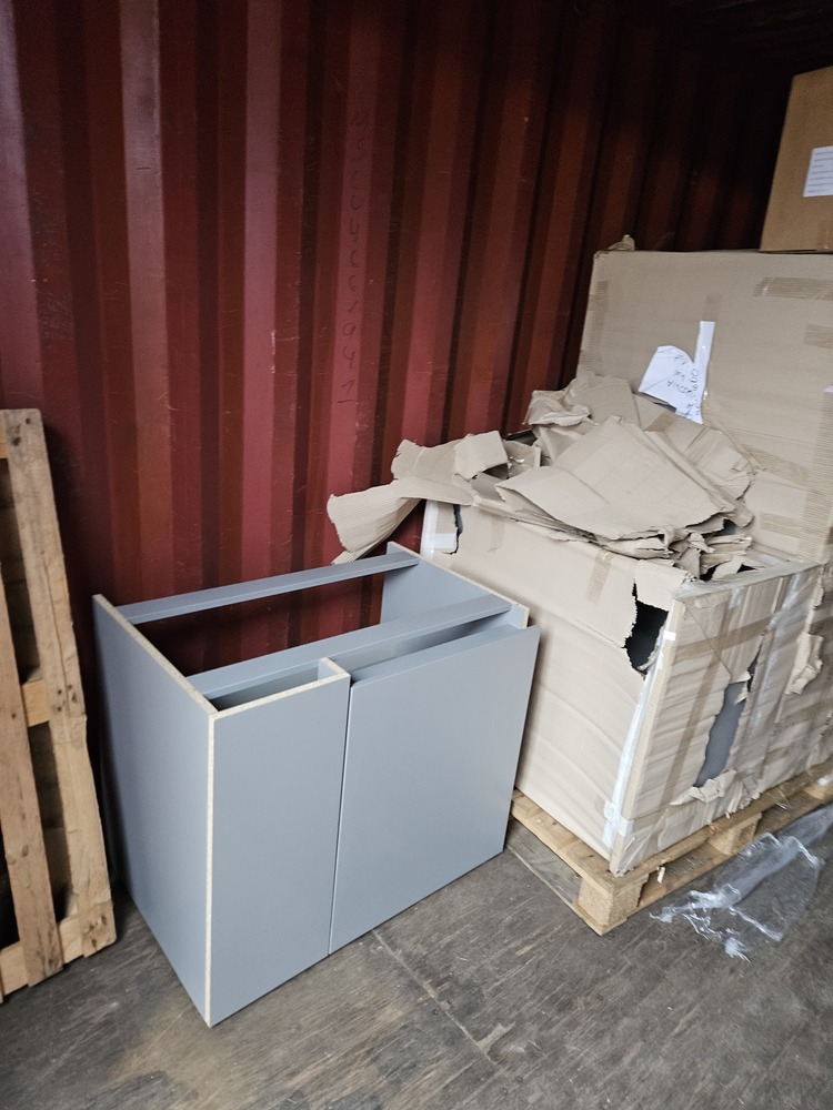 iBidOnStorage.co.uk Spaces & Places Ltd Auction 17024728072101