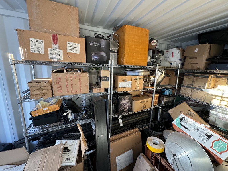 iBidOnStorage.co.uk Pink self storage Ltd Auction 17025660261922