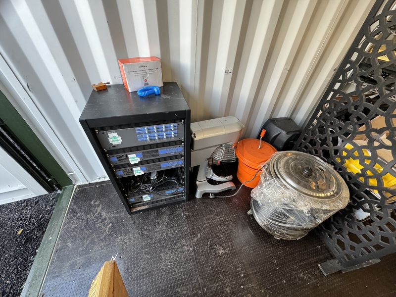 iBidOnStorage.co.uk Pink self storage Ltd Auction 17025660261922