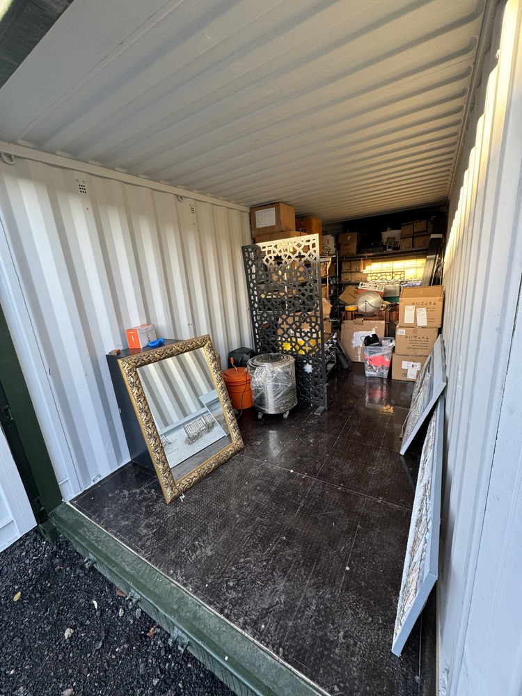 iBidOnStorage.co.uk Pink self storage Ltd Auction 17025660261922