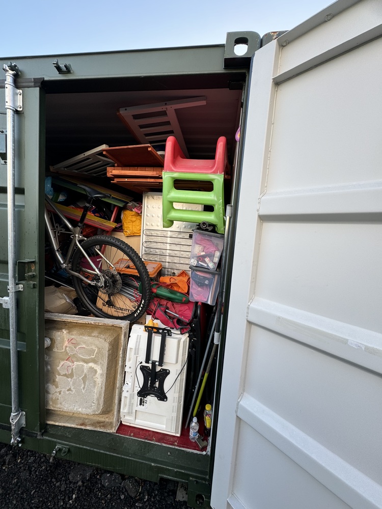 iBidOnStorage.co.uk Pink self storage Ltd Auction 17025665429603