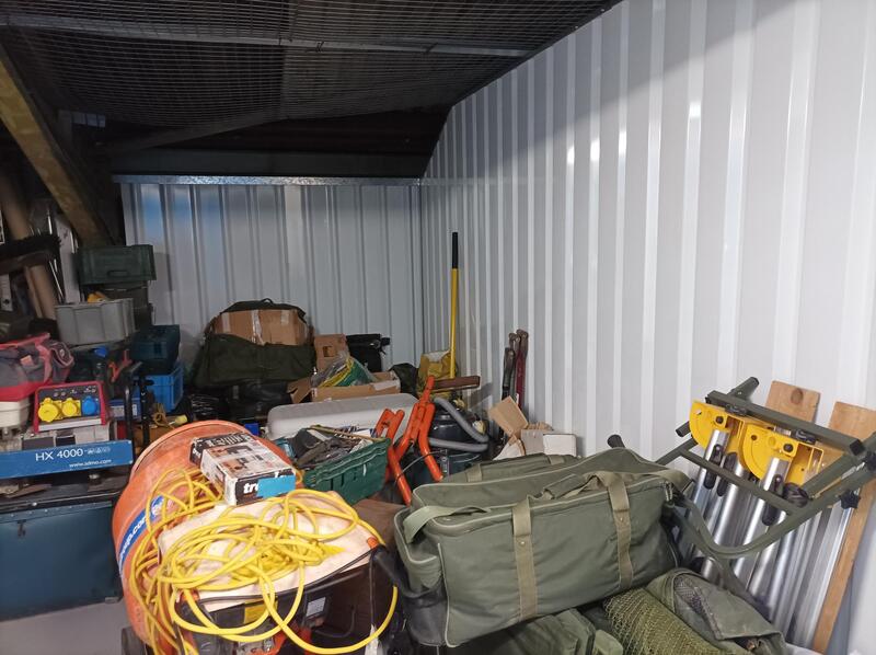 iBidOnStorage.co.uk StorageMart Auction 17026360044212