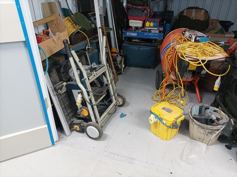 iBidOnStorage.co.uk StorageMart Auction 17026360044212