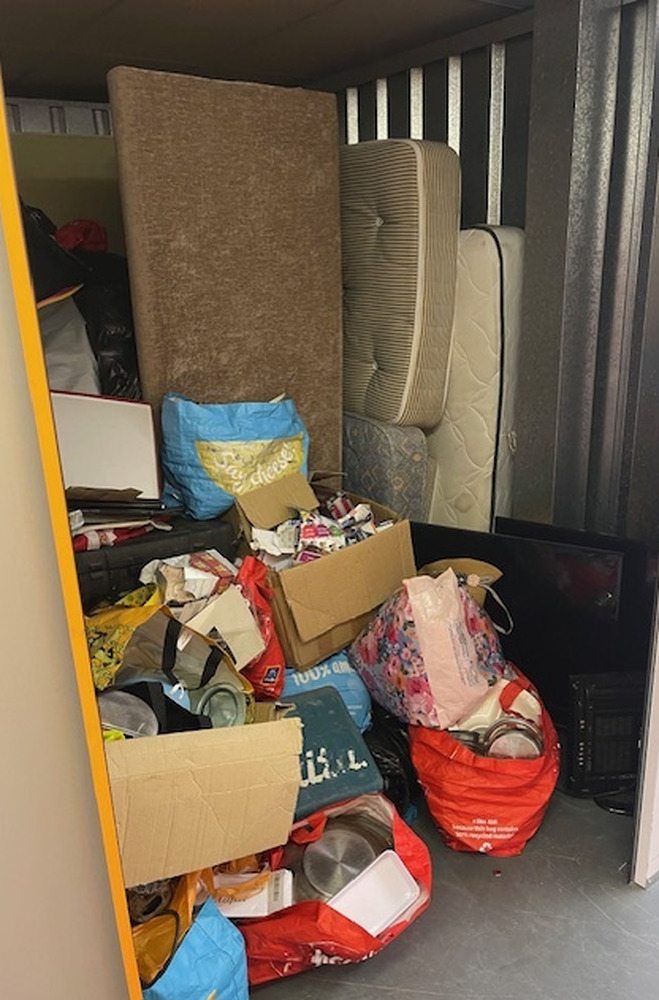 iBidOnStorage.co.uk LoknStore Auction 17042750109780