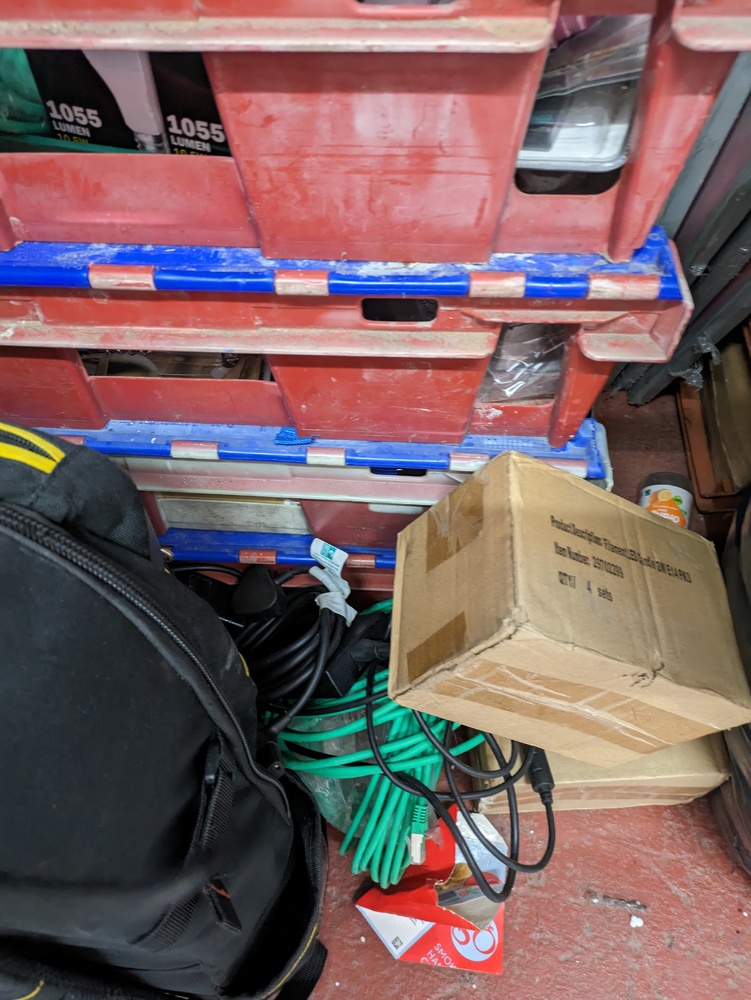 iBidOnStorage.co.uk Storage King Auction 17055917451874