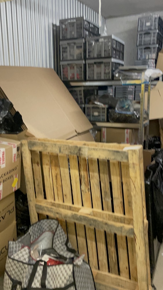 iBidOnStorage.co.uk Access Self Storage Auction 17060092851066