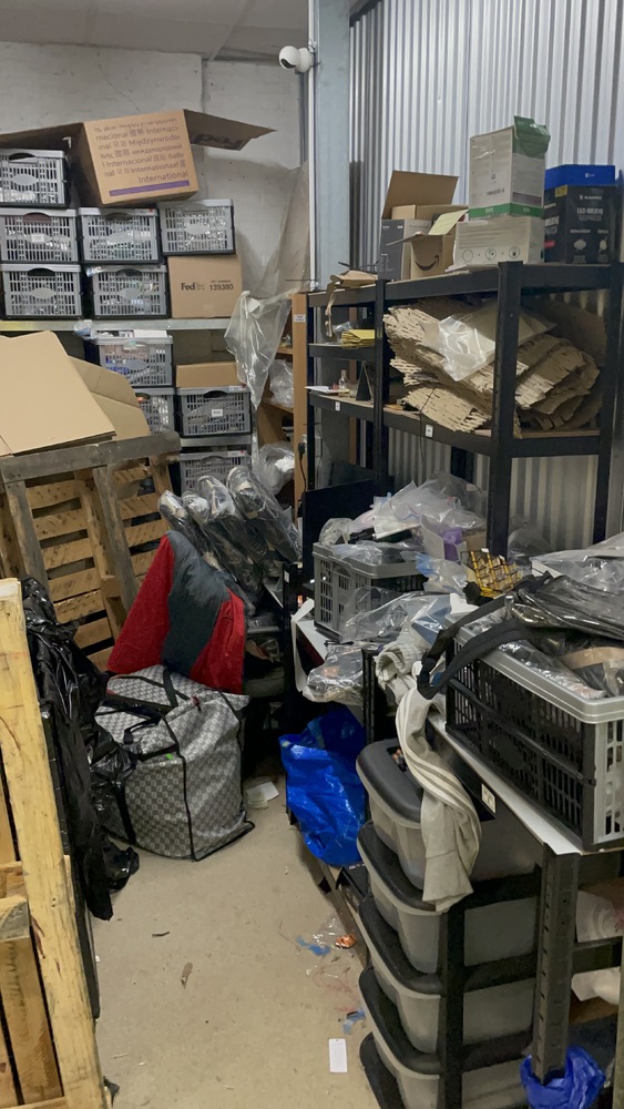 iBidOnStorage.co.uk Access Self Storage Auction 17060092851066