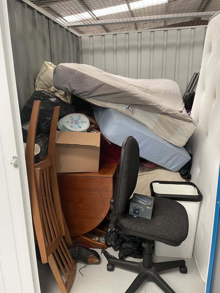 iBidOnStorage.co.uk Bradford Self Storage Auction 17083476703205