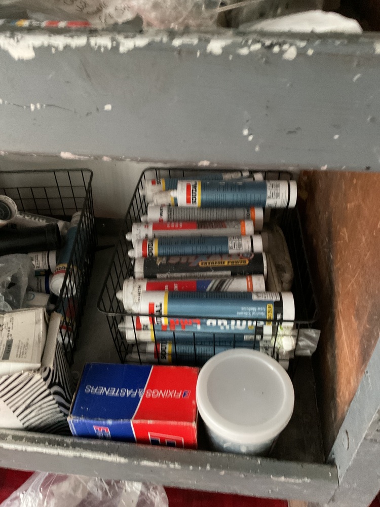 iBidOnStorage.co.uk Pink self storage Ltd Auction 17098835246409