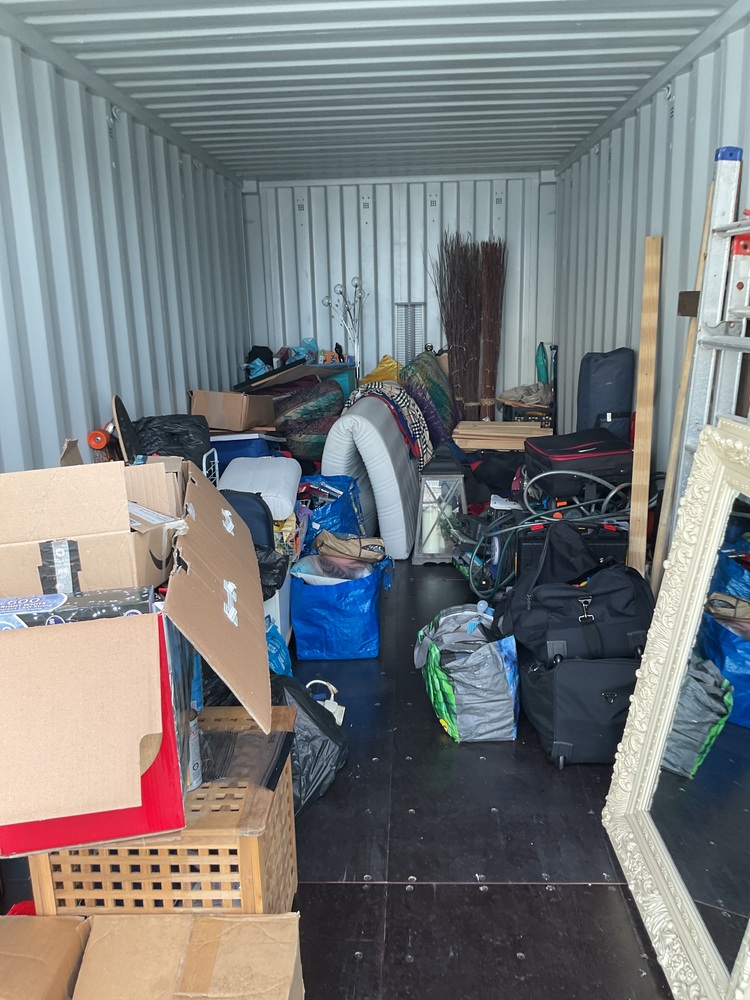 iBidOnStorage.co.uk Pink self storage Ltd Auction 17098907728240