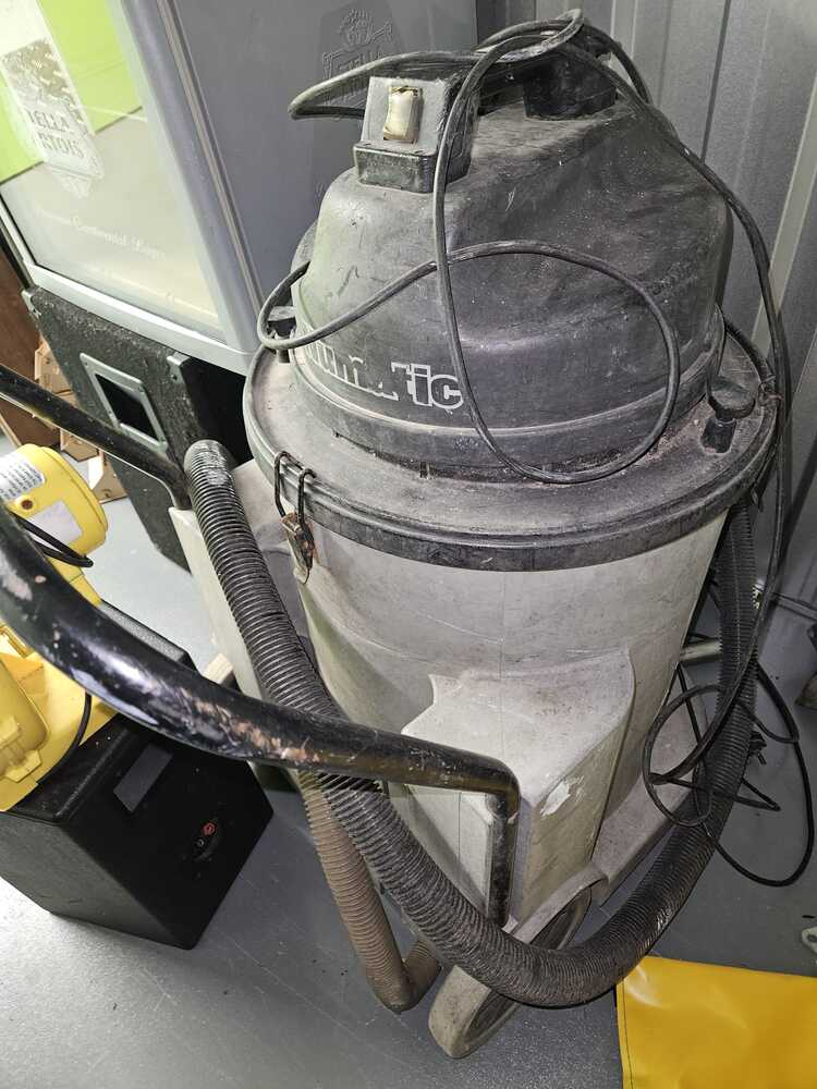 iBidOnStorage.co.uk The Storage Team Widnes Auction 17105240165713