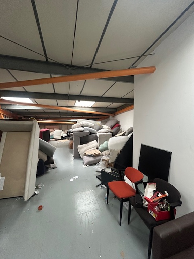 iBidOnStorage.co.uk StorageMart Auction 17107758288547