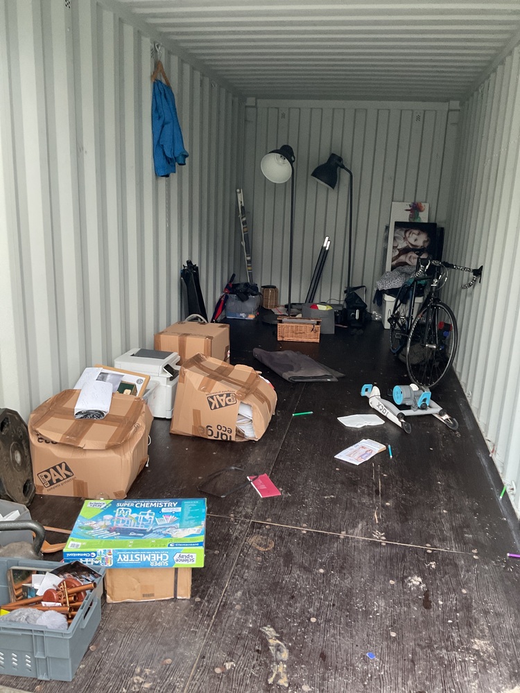 iBidOnStorage.co.uk Pink self storage Ltd Auction 17122987336627