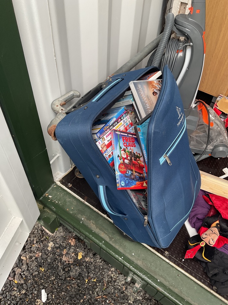 iBidOnStorage.co.uk Pink self storage Ltd Auction 17127370178559