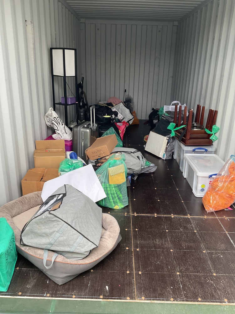 iBidOnStorage.co.uk Pink self storage Ltd Auction 17139527554066