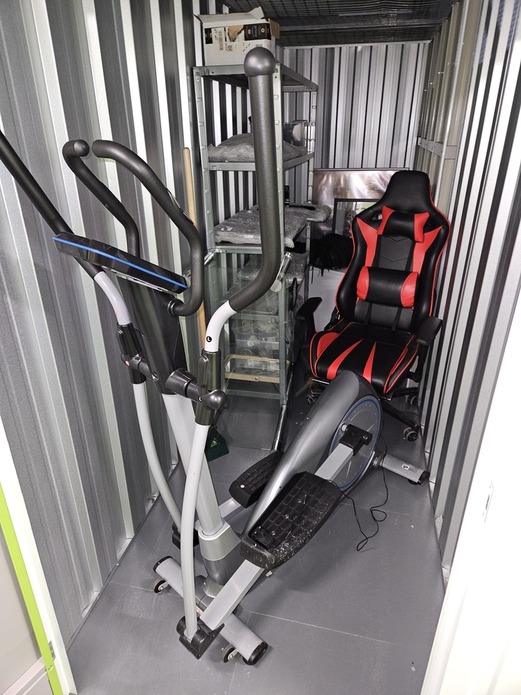 iBidOnStorage.co.uk The Storage Team Widnes Auction 17192423554000